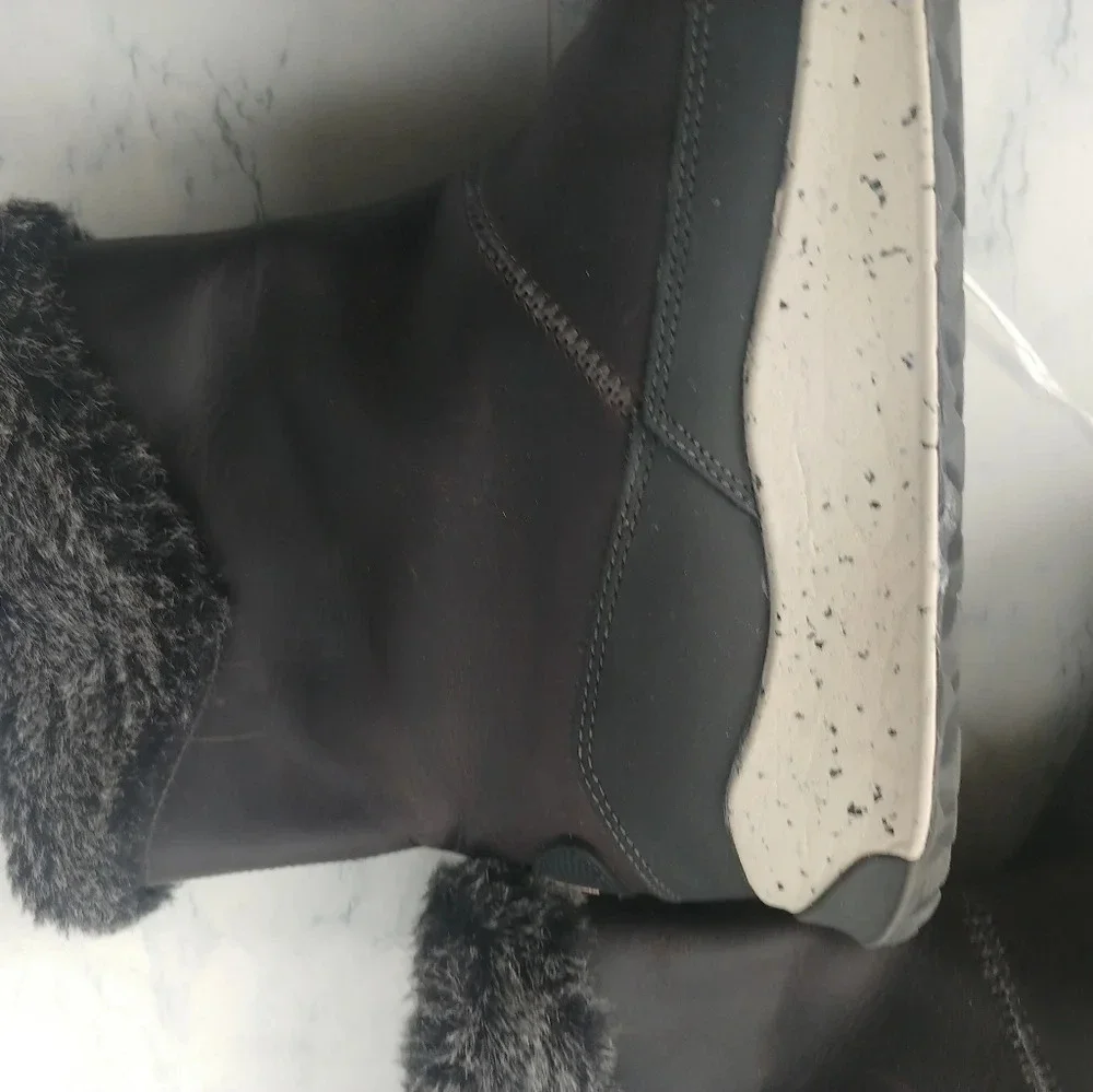 Chaco Borealis Mid Winter Boots Womens Size 8.5 Waterproof Black/Brown